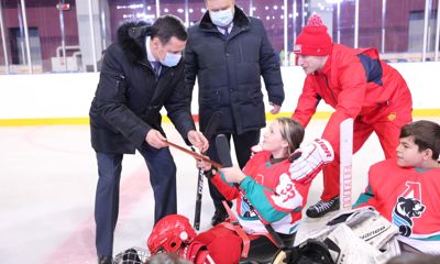 Дмитрий Миронов посетил первый в Ярославле матч по следж-хоккею