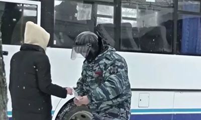 В Ярославле сотрудник Росгвардии оказал первую помощь участнице несанкционированного митинга