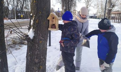 В Ярославской области участники экологической акции развесили более пяти тысяч кормушек