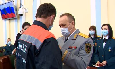 В Ярославле наградили спасателей, которые разбирали завалы и работали с людьми после взрыва дома на Батова