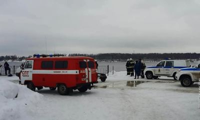 В Ярославской области на Волге рыбаков унесло от берега на отколовшейся льдине