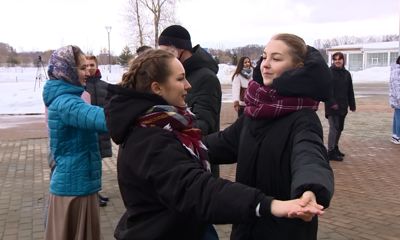 Севастопольской вальс в Ярославле станцевали у КЗЦ «Миллениум»