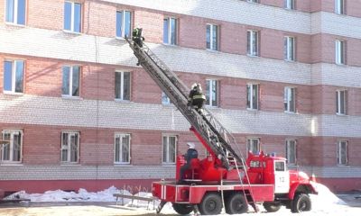 Несколько пожарных машин поспешили к областной инфекционной больнице: что произошло