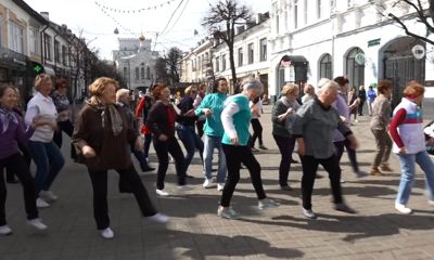 В Ярославле Всемирный день рок-н-ролла отметили зажигательными танцами на главной пешеходной улице города