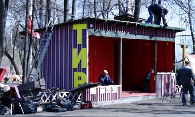 В парке на Даманском острове в преддверии летнего сезона сносят аттракционы: разбираемся в причинах