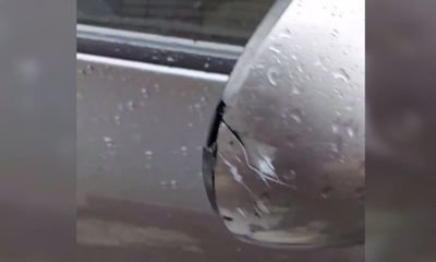 В Ярославле кусок шифера с балкона упал на припаркованный автомобиль