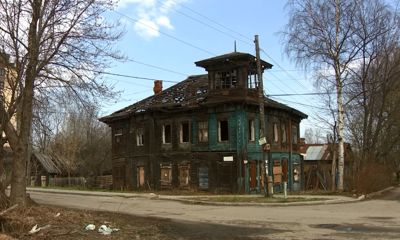 Дом со штурвалом: в Ярославле погибает когда-то самое красивое здание Красного Перекопа