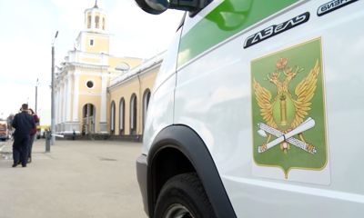 Судебные приставы на вокзале дарили дачникам семена