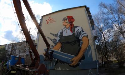 На стене многоэтажки в Дзержинском районе ко Дню Победы нарисовали гигантские граффити