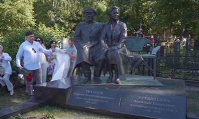 В Ярославле открыли памятник народным артистам Сергею Тихонову и Наталье Тереньтевой