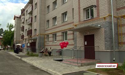 25 семей в поселке Борок Ярославской области получили ключи от новых квартир