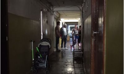 В доме на Пятерке в Ярославле из-за засора канализации затопило несколько этажей