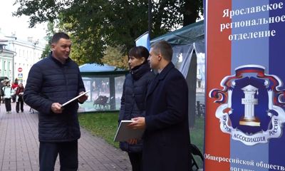 Председатель областной Общественной палаты Сергей Соловьёв наградил организаторов и участников ярмарки НКО