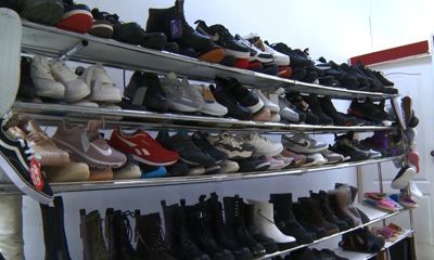 В Ярославле на Заволжском рынке накрыли прилавок с контрафактной обувью
