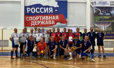 Ярославские ветераны волейбола взяли серебро и бронзу межрегионального турнира