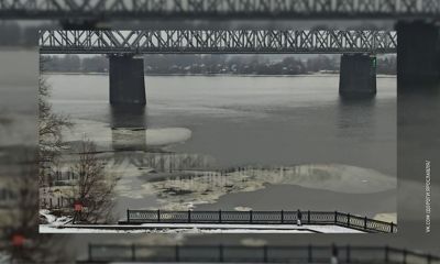 Пользователи социальных сетей забили тревогу из-за пятен на Волге