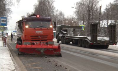 В Ярославле устраняют последствия мощного снегопада