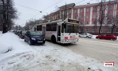 В Ярославле в троллейбусе женщину ударило током: подробности