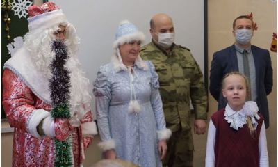Росгвардейцы поздравили юных ярославцев с Новым годом