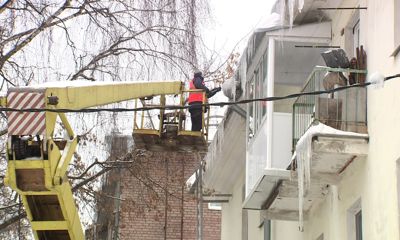 Двое уже пострадали: ярославцы жалуются на гигантские сосульки