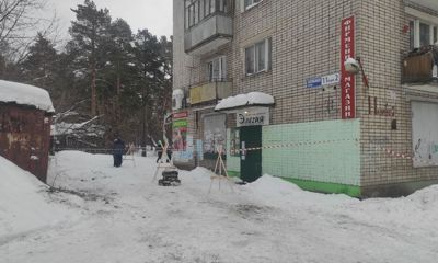 Следователи организовали проверку по факту падения глыбы льда на пенсионерку: новые подробности