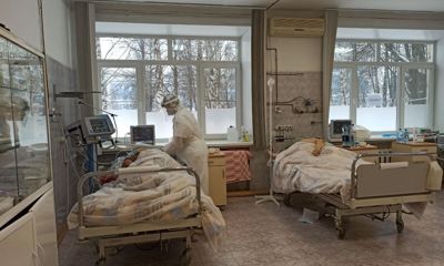«Свободных коек все меньше»: фоторепортаж из красной зоны ковидной больницы в Ярославле