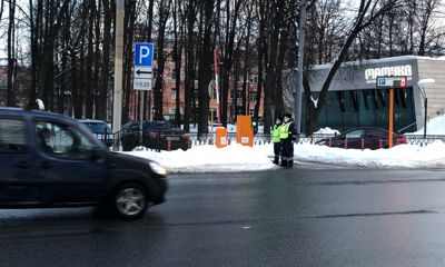 Водителя из Ярославля обязали 100 часов убирать город от мусора и снега