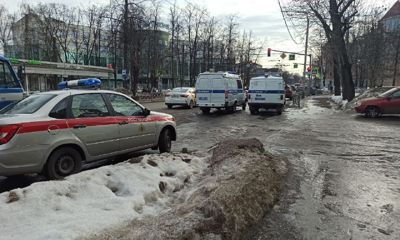 Минирование? В УМВД прокомментировали экстренную эвакуацию в банке в центре Ярославля