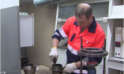 Ярославцам рассказали, как работает дорожная лаборатория региона