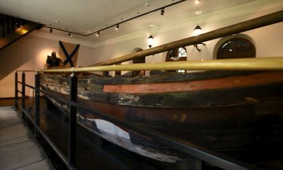 Какие петровские преобразования превратили рыбную слободу в крупный город?