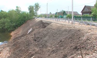 В Некрасовском районе смыло землю вблизи реки Шиголость - там, где делали берегоукрепление