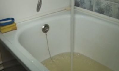 Жильцы дома №2 на улице Посохова в Ярославле жалуются на ржавую воду