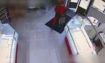 В Ленинском районе Ярославля мужчина ограбил ювелирный магазин