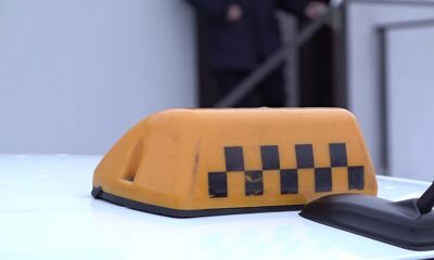 Назвали размер зарплаты ярославских таксистов