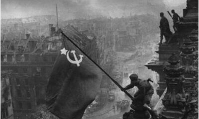 Ровно 78 лет назад Евгений Халдей сделал снимок, ставший символом Победы над нацизмом