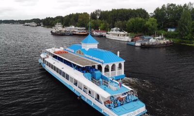 На Толгу доставили новую пристань. Как теперь выглядит новый причал в Ярославле?