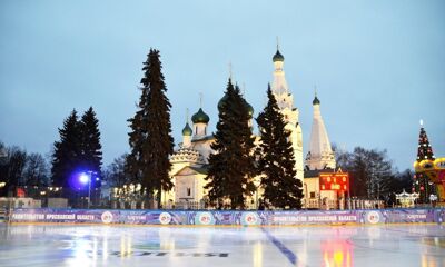 На Советской площади заканчивают монтаж основания для катка и ледовых дорожек