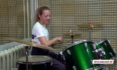 «Просто о сложном»: учитель английского языка из Ярославской области совмещает преподавание и занятия музыкой