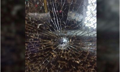 В Ярославле вандалы разбили стекло в 57-м автобусе