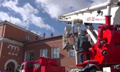 Обнаружили очаг возгорания и спасли человека: в Ярославле прошли пожарно-тактические учения МЧС