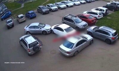 В Ярославле водитель легковушки въехал в несколько припаркованных машин