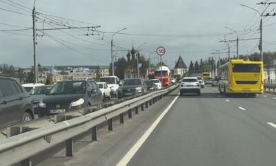 В Ярославле Московский проспект встал в огромную пробку