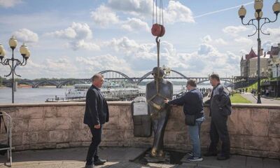 Памятник Льву Ошанину вернулся на свое привычное место в Рыбинске