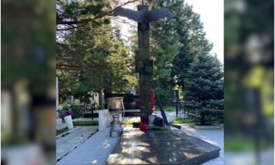 Экс-тренер «Локомотива» Антон Курьянов привез Кубок Гагарина на могилу Александра Вьюхина