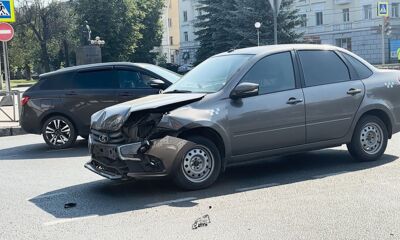 В центре Ярославля столкнулись два авто