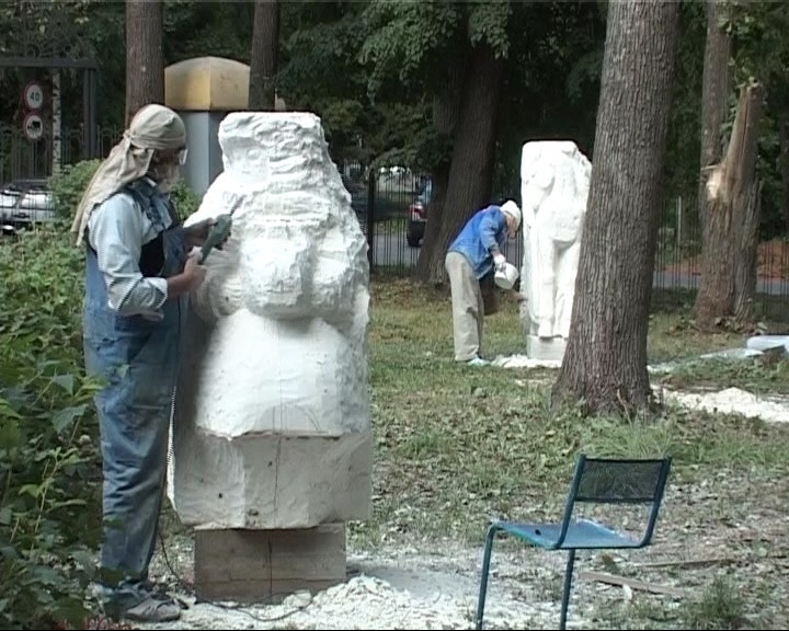 Летний сад купца Акимова в Данилове превращается в город скульптур