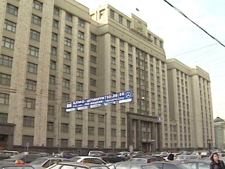 Российский союз молодежи предлагает Госдуме наложить вето на курение за рулем