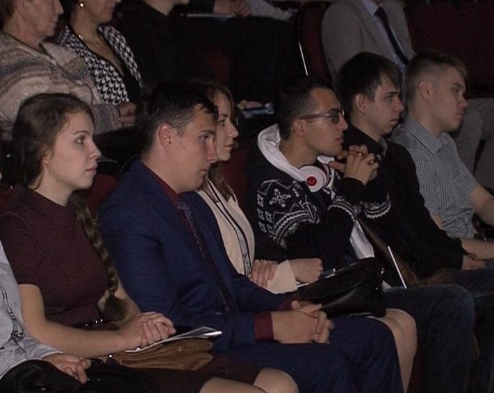 Сергей Ястребов вручил молодым ученым свидетельства о присуждении президентских грантов