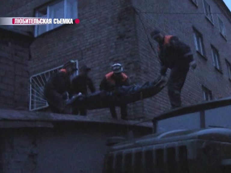 ЭКСКЛЮЗИВНЫЕ КАДРЫ: Призывник, выпавший из четвертого окна сборного призывного пункта, находится в коме
