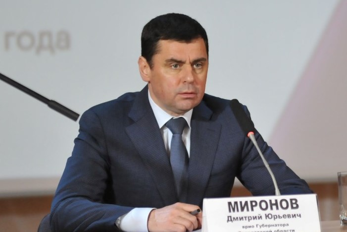 Дмитрий Миронов в Любимском районе: отчитал застройщика, рассказал о планах газификации и сыграл в теннис